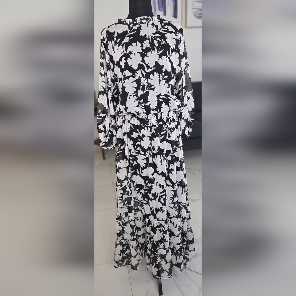 Vince Camuto Black and White Floral Long Sleeve Maxi Dress